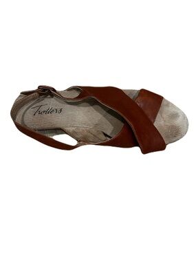 Trotters Women's Chestnut Leather Crisscross Slingback Sandal
